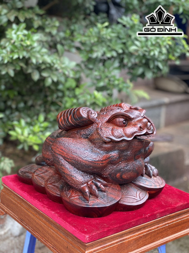 Tượng Cóc Ngậm Tiền Gỗ Trắc Cao 20 Ngang 25 Sâu 31 (cm)