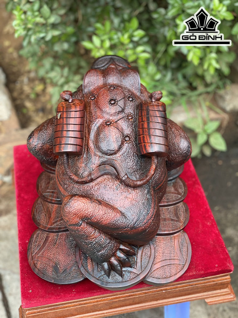 Tượng Cóc Ngậm Tiền Gỗ Trắc Cao 20 Ngang 25 Sâu 31 (cm)