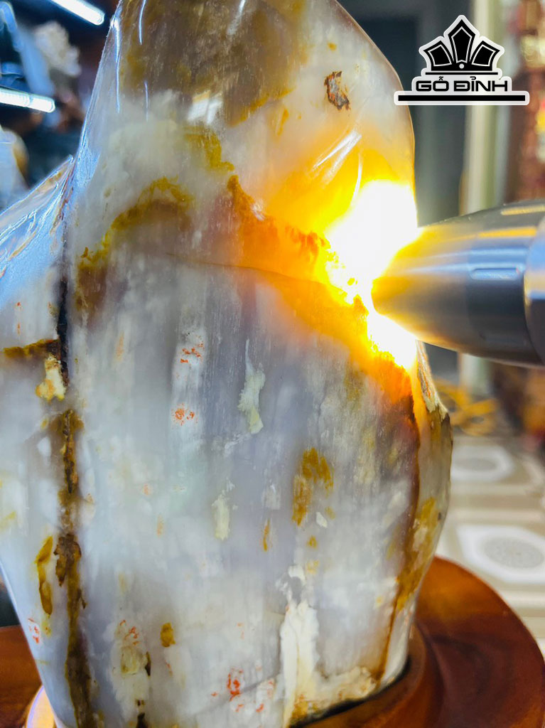 Tác Phẩm Gỗ Hóa Ngọc Cao 32 (cm) 5kg