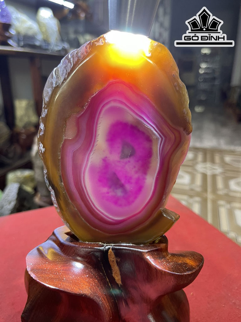 Tác Phẩm Đá Mã Não Cao 22 (cm) 0,6kg