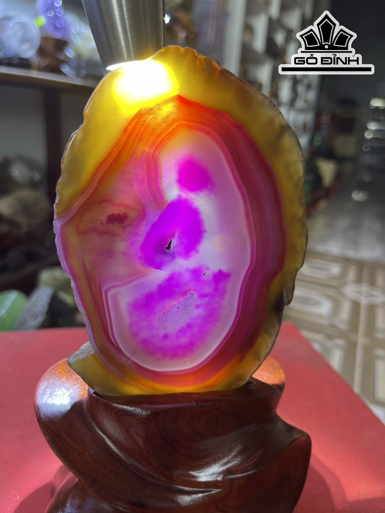 Tác Phẩm Đá Mã Não Cao 22 (cm) 0,6kg