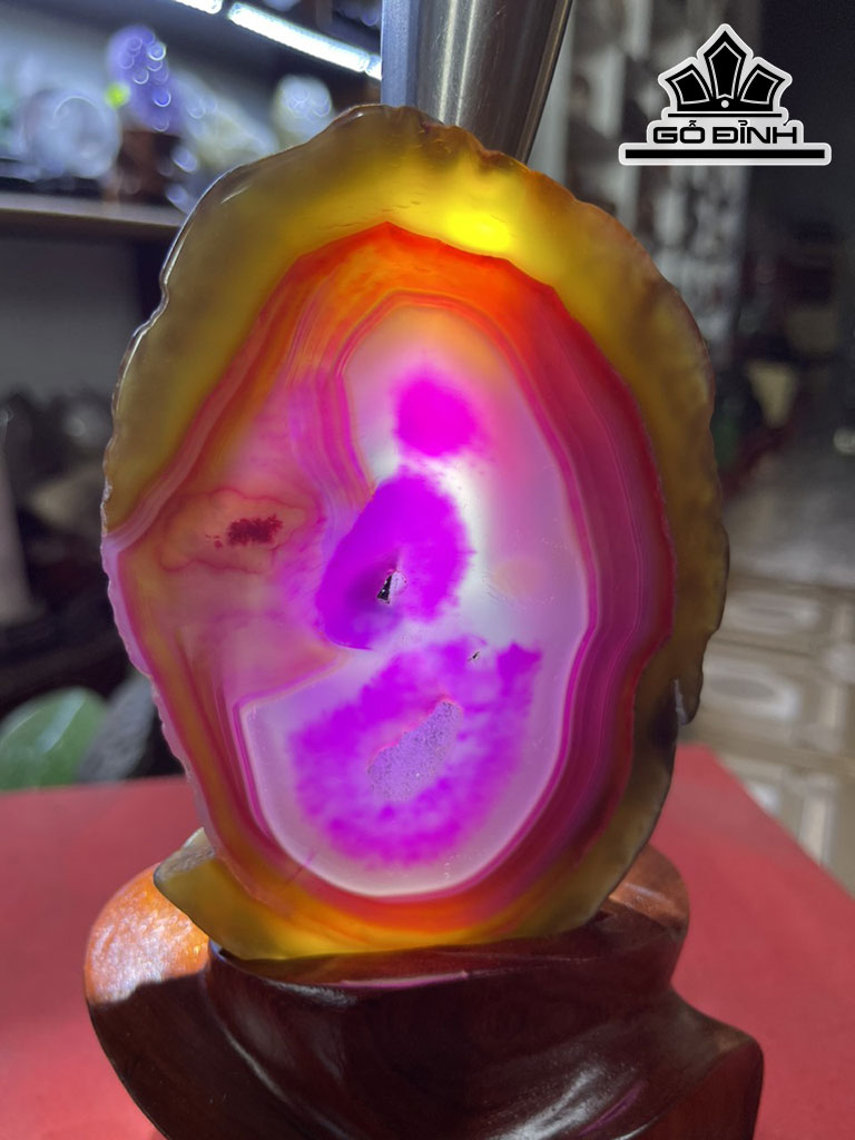 Tác Phẩm Đá Mã Não Cao 22 (cm) 0,6kg