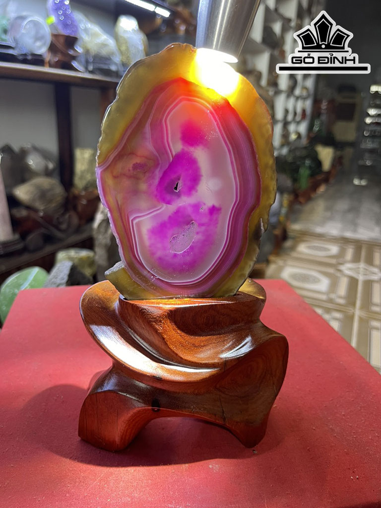 Tác Phẩm Đá Mã Não Cao 22 (cm) 0,6kg