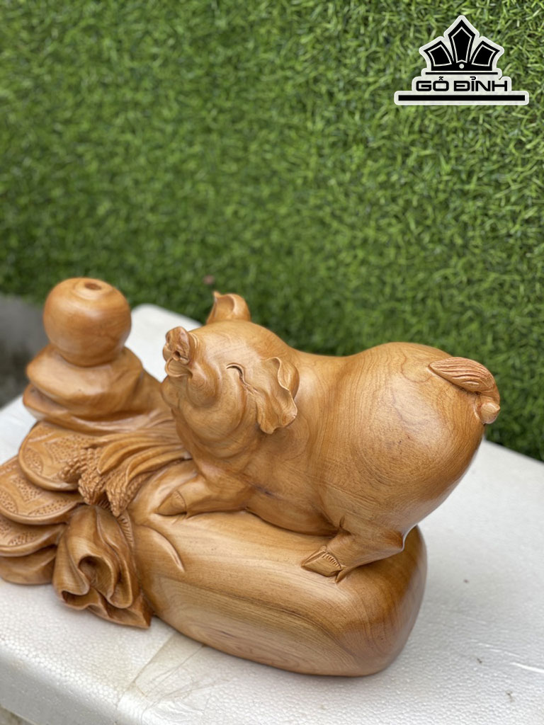 Tượng Heo Gỗ Ngọc Am Cao 25 Ngang 35 Sâu 17 (cm)