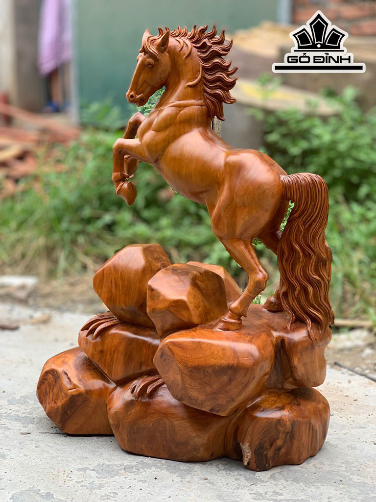 Tượng Ngựa Phong Thủy (Nhất Mã Phi Thiên) Gỗ Ngọc Am Cao 60 Ngang 45 Sâu 24 (cm)