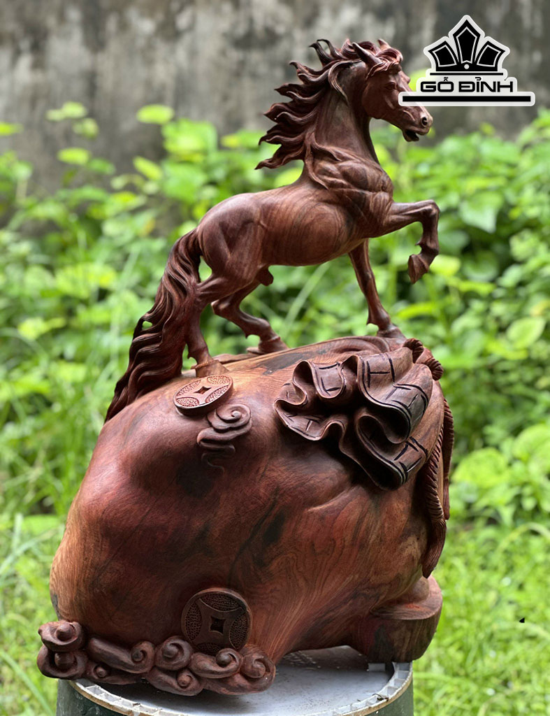 Tượng Ngựa Phong Thủy (Nhất Mã Phi Thiên) Gỗ Trắc Cao 45 Ngang 30 Sâu 20 (cm)