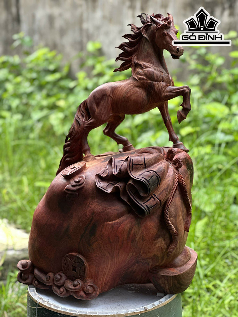 Tượng Ngựa Phong Thủy (Nhất Mã Phi Thiên) Gỗ Trắc Cao 45 Ngang 30 Sâu 20 (cm)
