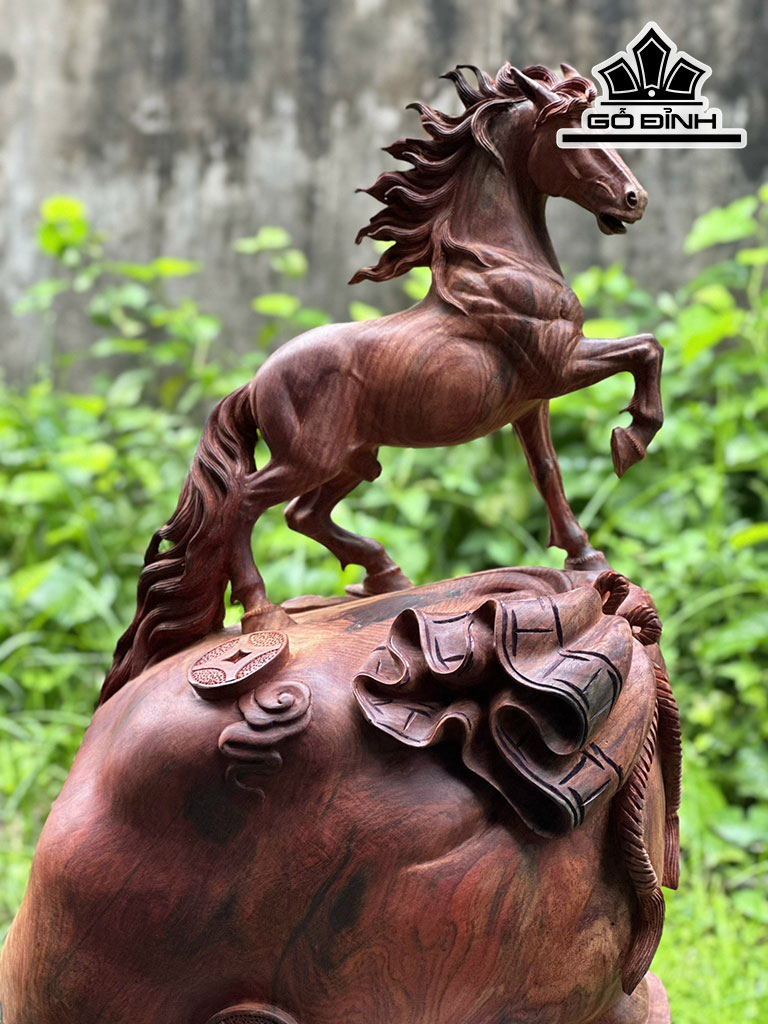 Tượng Ngựa Phong Thủy (Nhất Mã Phi Thiên) Gỗ Trắc Cao 45 Ngang 30 Sâu 20 (cm)