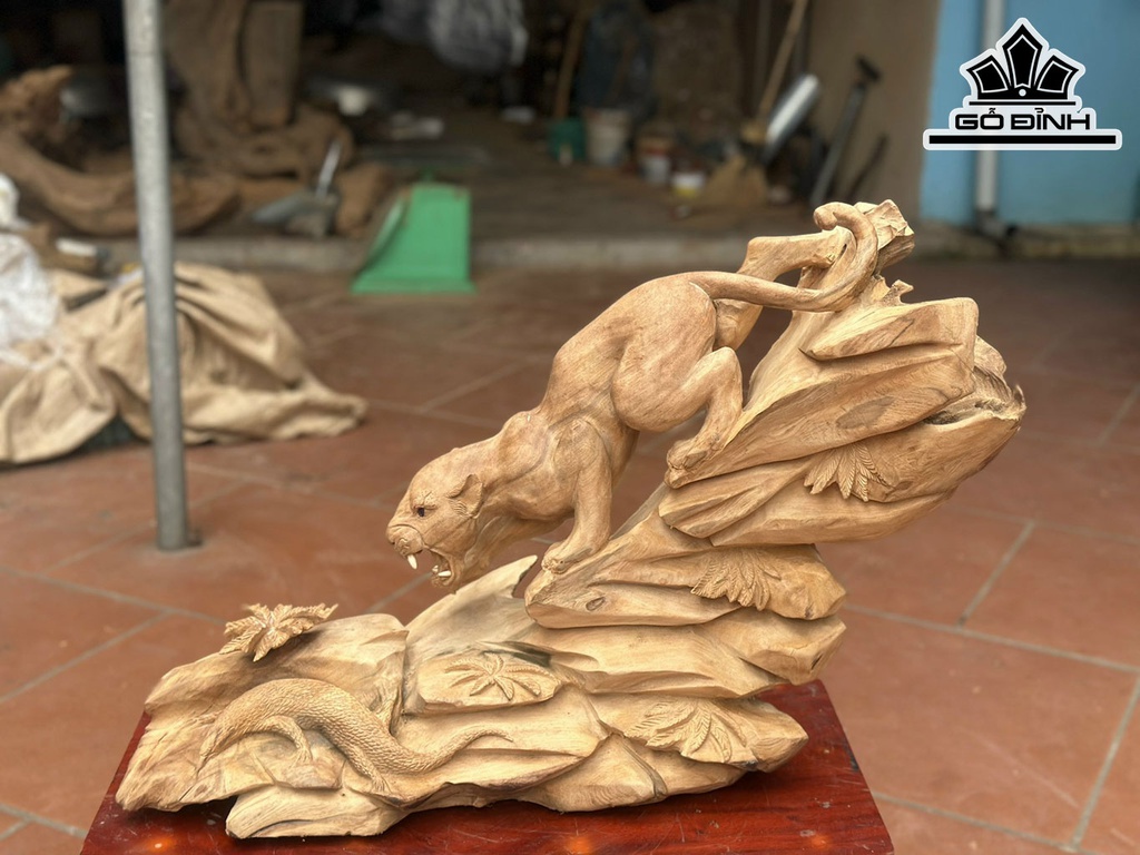Tượng Báo Săn Mồi Gỗ Ngọc Am Cao 46 Ngang 71 Sâu 26 (cm)
