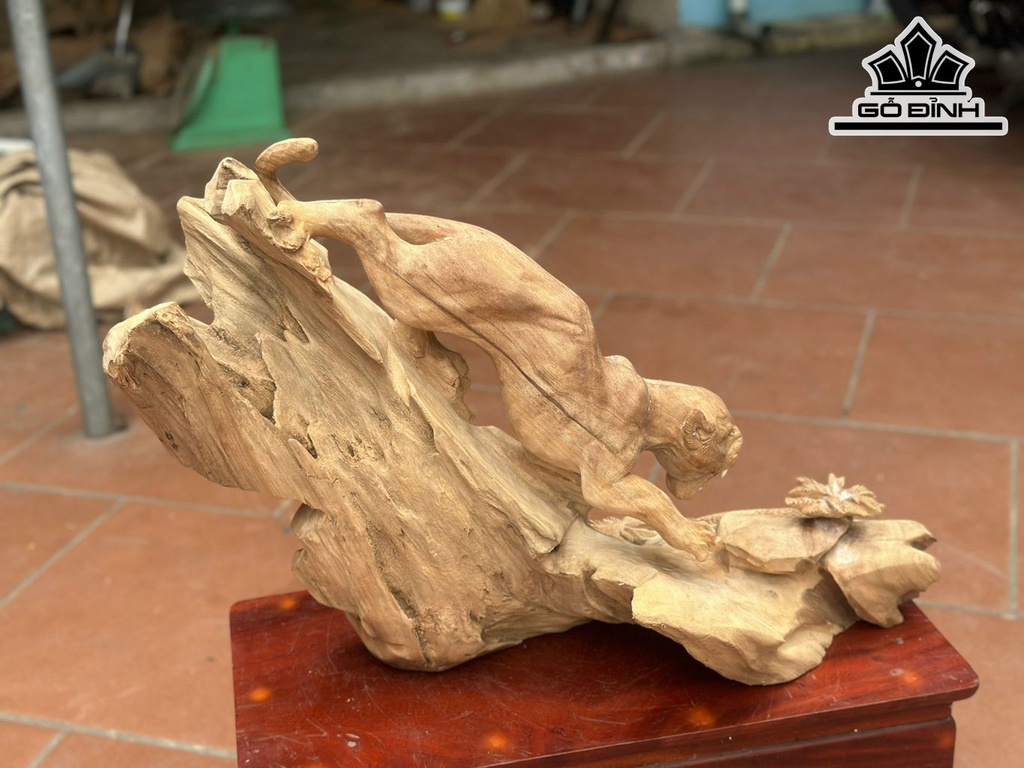 Tượng Báo Săn Mồi Gỗ Ngọc Am Cao 46 Ngang 71 Sâu 26 (cm)