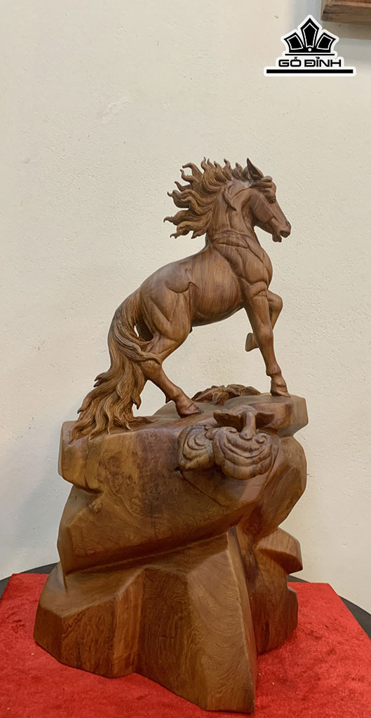 Tượng Ngựa Phong Thủy (Nhất Mã Phi Thiên) Gỗ Hương Cao 58 Ngang 28 Sâu 18 (cm)