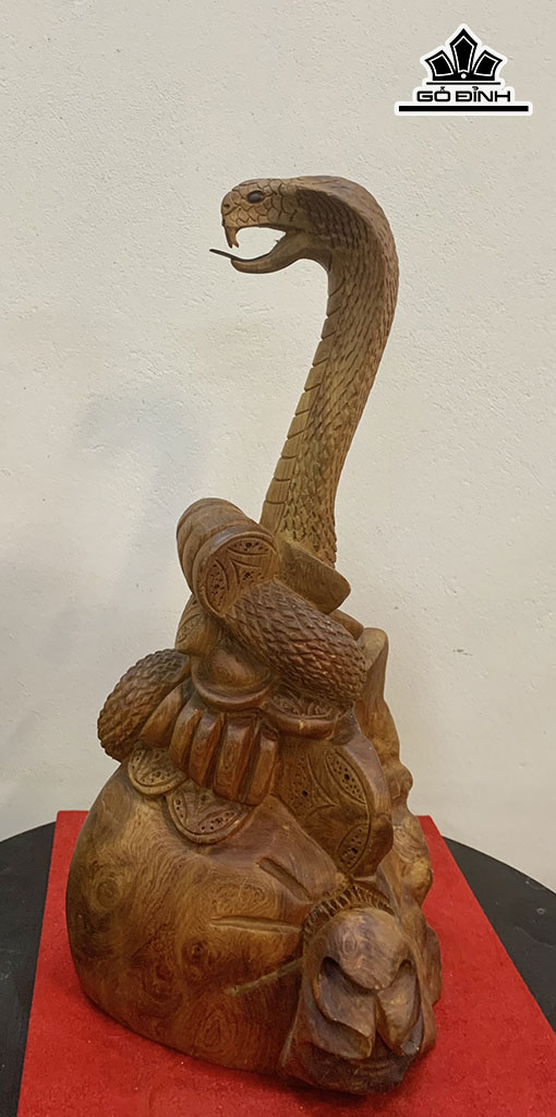 Tượng Rắn Phong Thủy Gỗ Hương Cao 47 Ngang 22 Sâu 20 (cm)