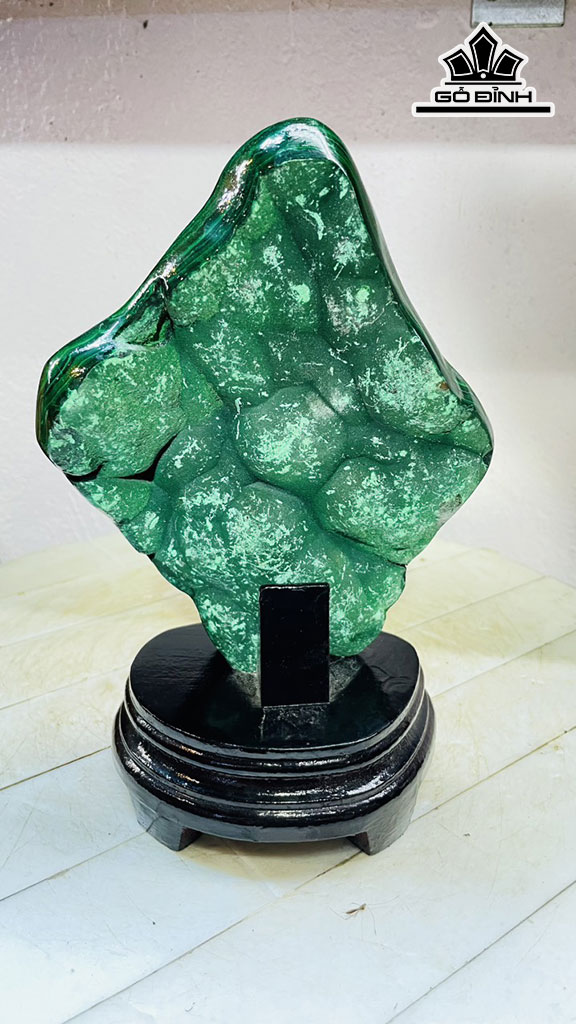 Tác Phẩm Đá Malachite Cao 24 Ngang 16 (cm) 1,8kg