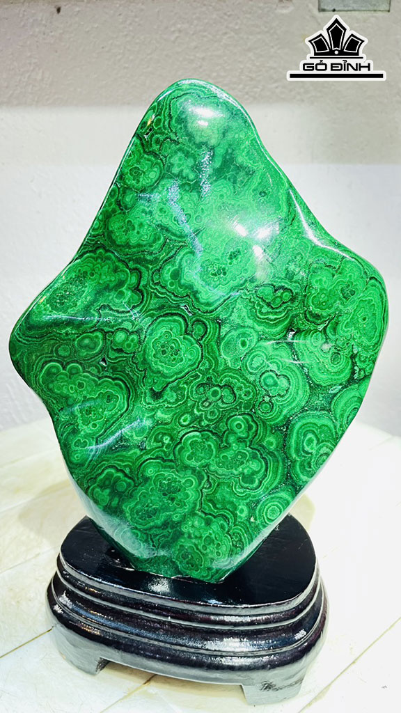 Tác Phẩm Đá Malachite Cao 24 Ngang 16 (cm) 1,8kg