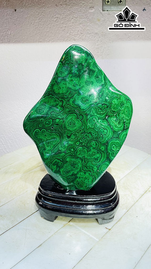 Tác Phẩm Đá Malachite Cao 24 Ngang 16 (cm) 1,8kg