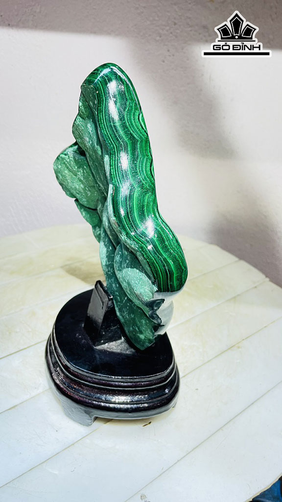 Tác Phẩm Đá Malachite Cao 24 Ngang 16 (cm) 1,8kg