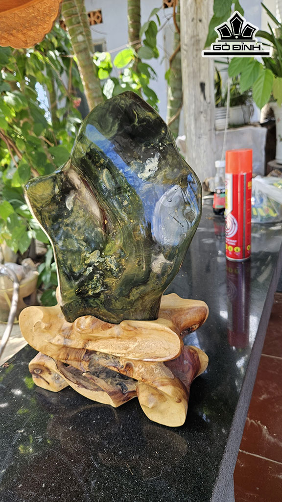 Tác Phẩm Đá Canxedon Cao 41 Ngang 23 (cm) 7kg