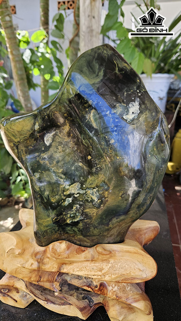 Tác Phẩm Đá Canxedon Cao 41 Ngang 23 (cm) 7kg