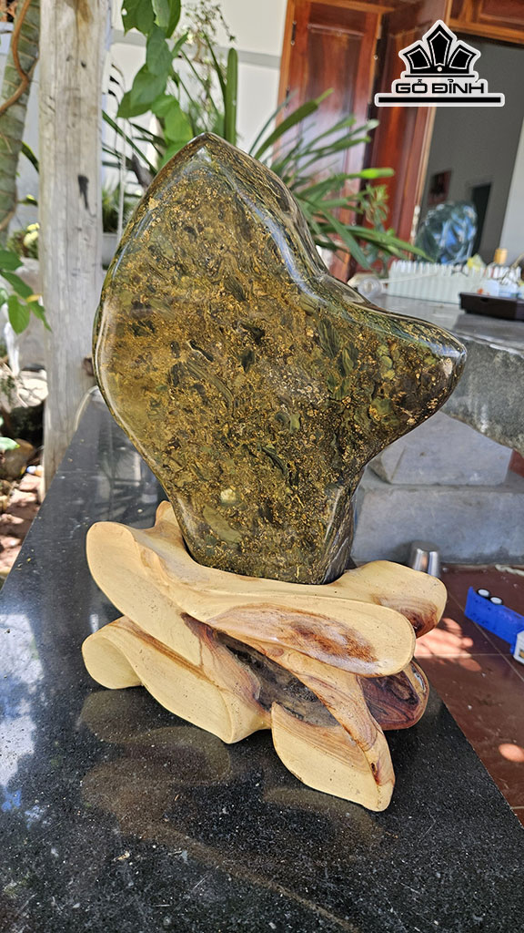 Tác Phẩm Đá Canxedon Cao 41 Ngang 23 (cm) 7kg