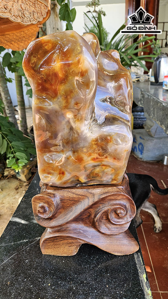 Tác Phẩm Đá Mã Não Cao 52 Ngang 23 (cm) 16kg