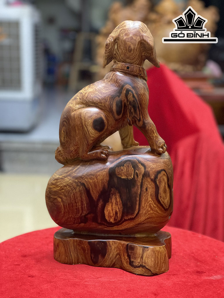 Tượng Chó Gỗ Cẩm Cao 42 Ngang 22 Sâu 16 (cm)