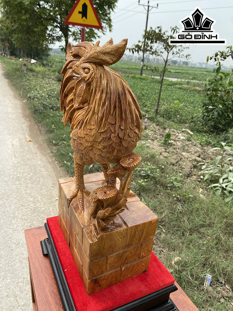 Tượng Gà Trống Phong Thủy Gỗ Pơ Mu Cao 55 Ngang 45 Sâu 17 (cm)