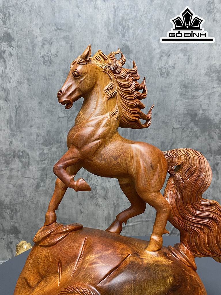 Tượng Ngựa Phong Thủy (Nhất Mã Phi Thiên) Gỗ Hương Cao 42 Ngang 36 Sâu 20 (cm)