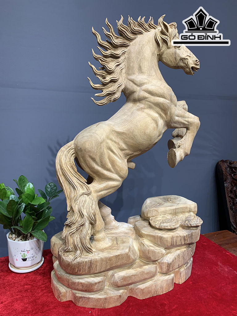 Tượng Ngựa Phong Thủy (Nhất Mã Phi Thiên) Gỗ Xá Xị Cao 70 Ngang 45 Sâu 20 (cm)