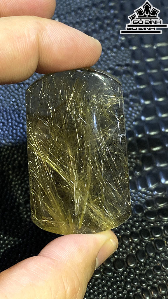 Mặt Dây Chuyền Chúa GiêSu Đá Thạch Anh Tóc Vàng Cao 54,4 Ngang 33 Sâu 13 (cm) 45g