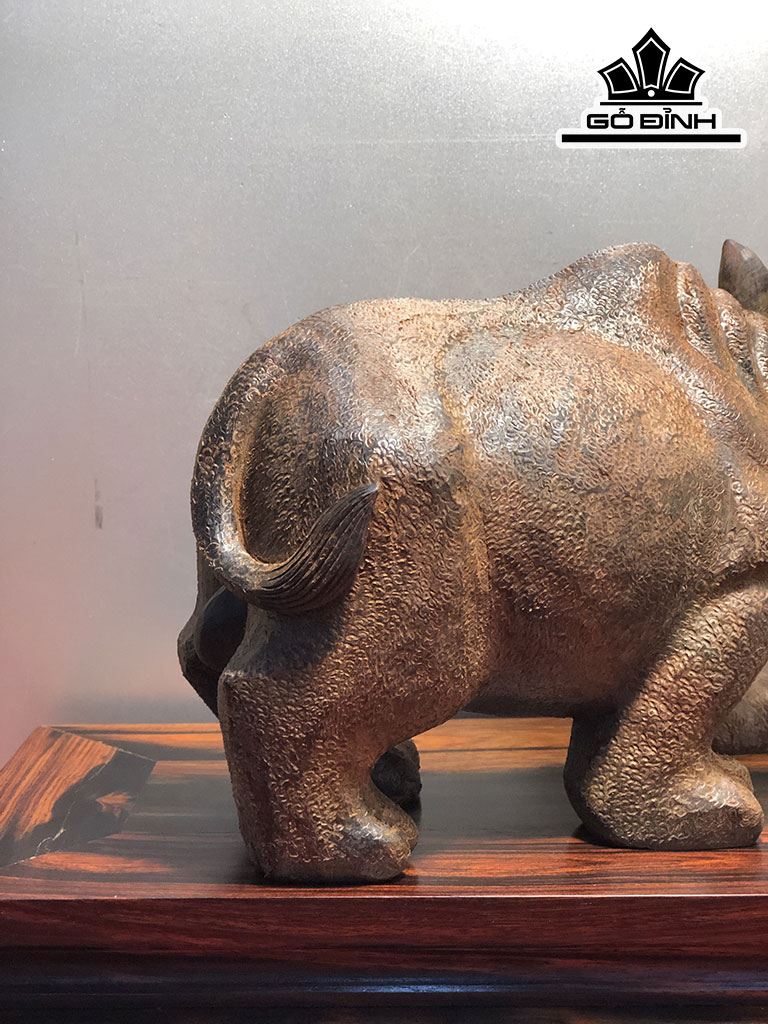 Tượng Tê Giác Gỗ Trắc Cao 14 Ngang 21 Sâu 10 (cm)