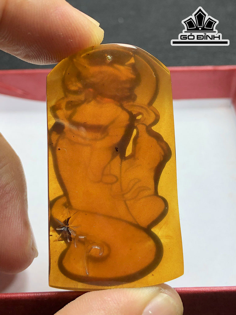 Mặt Dây Chuyền Đá Hổ Phách Cao 49 Ngang 12  (mm) 10,8gr