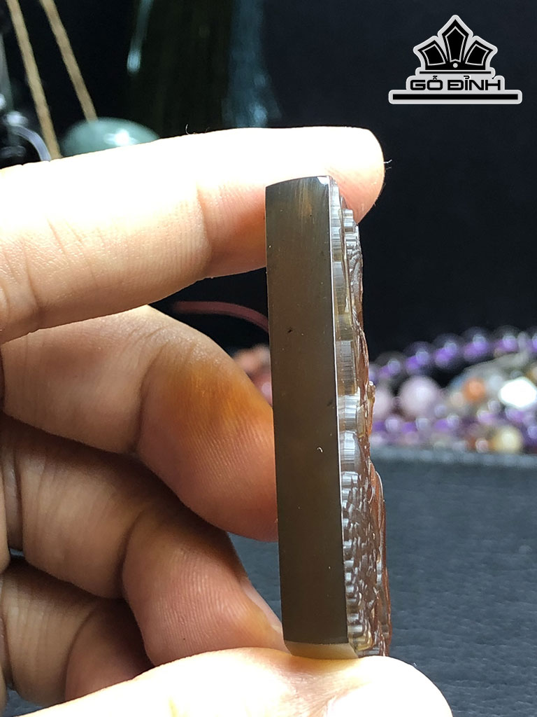 Mặt Dây Chuyền Văn Thù Bồ Tát Đá Hổ Phách Cao 49,6 Ngang 26,6 Sâu 8,2 (cm) 9,5g