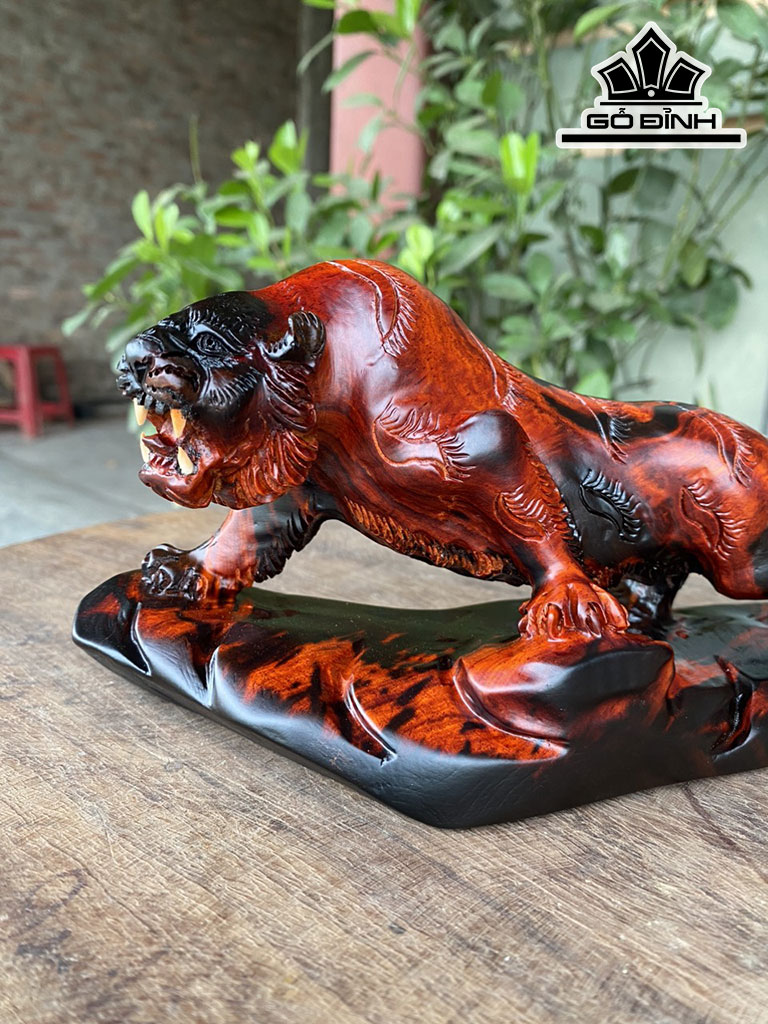 Tượng Hổ Phong Thủy Gỗ Trắc Cao 11 Ngang 26 Sâu 7,5 (cm)