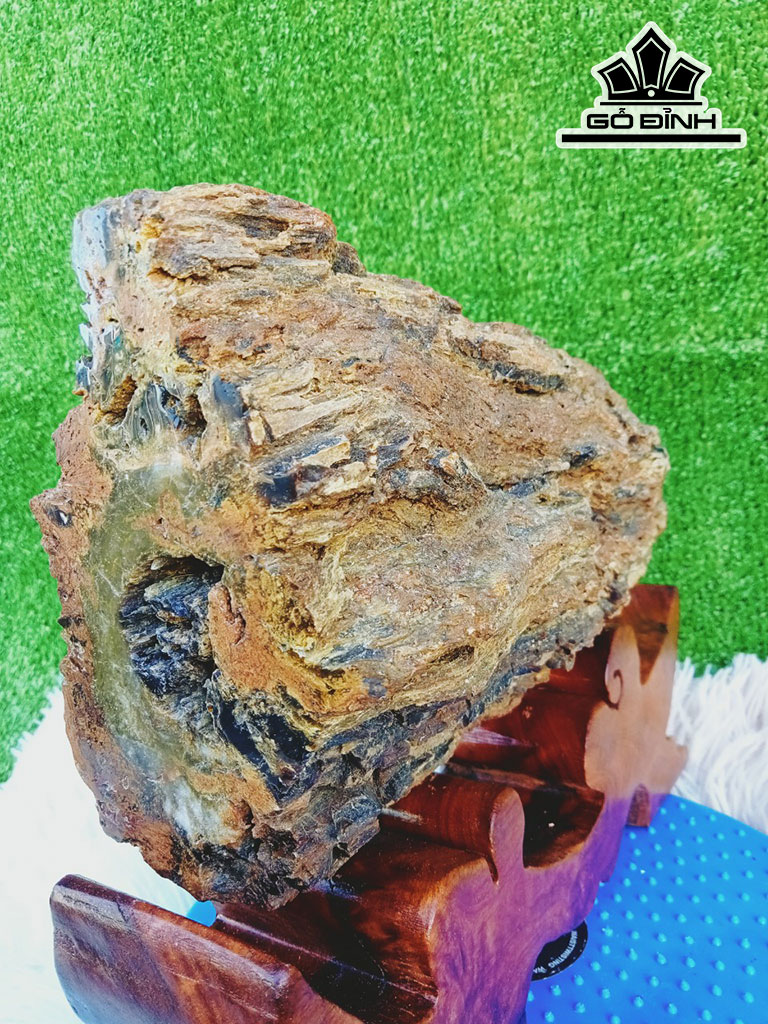 Tác Phẩm Gỗ Hóa Thạch Cao 28 Ngang 10 Sâu15 (cm)5kg