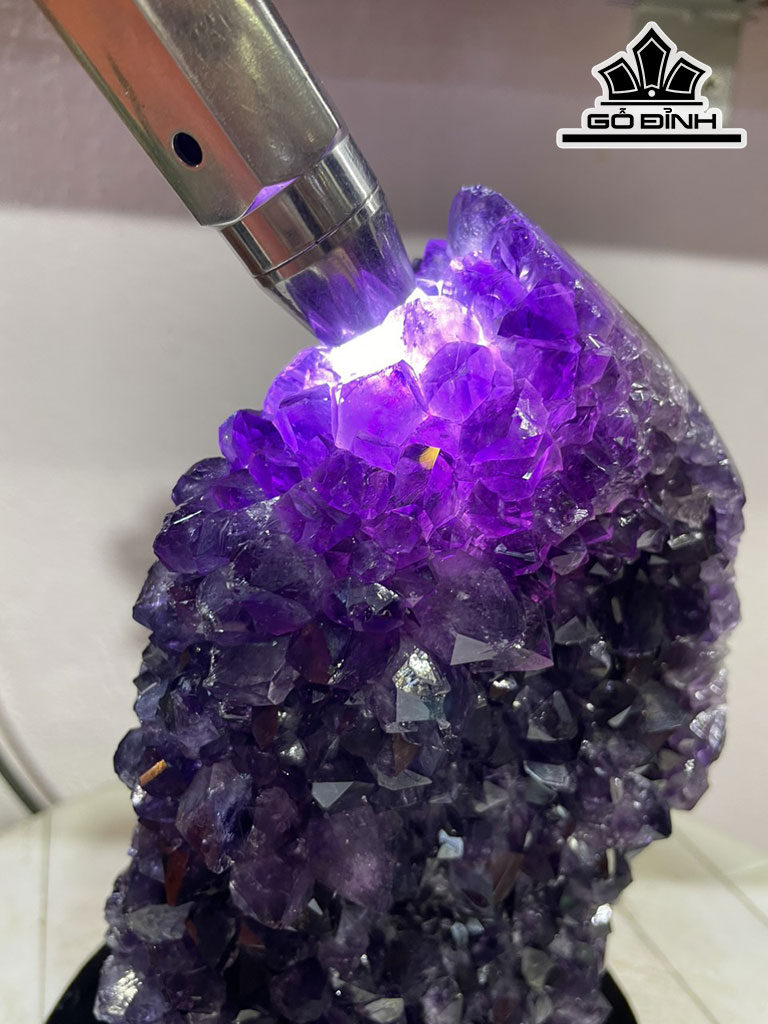 Tinh Thể Đá Thạch Anh Tím Tự Nhiên Cao 26 Sâu 15 (cm) 3.4 kg Luôn đế