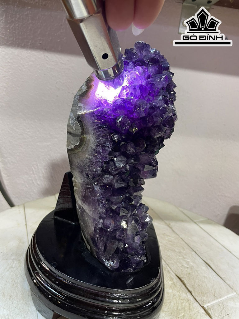 Tinh Thể Đá Thạch Anh Tím Tự Nhiên Cao 26 Sâu 15 (cm) 3.4 kg Luôn đế