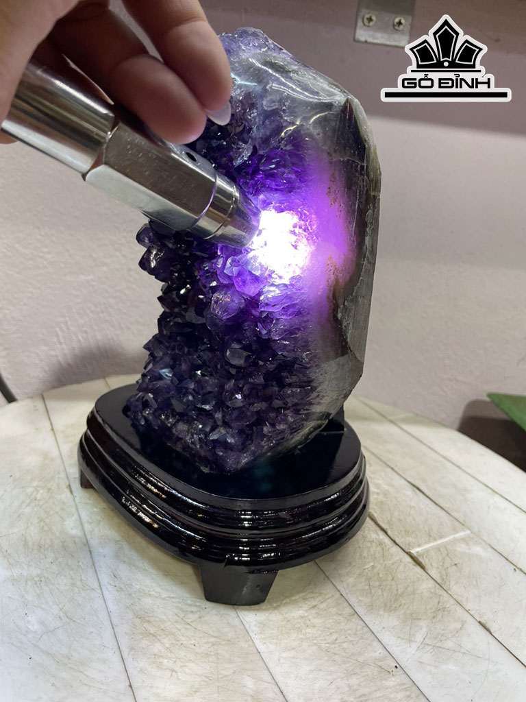 Tinh Thể Đá Thạch Anh Tím Tự Nhiên Cao 26 Sâu 15 (cm) 3.4 kg Luôn đế