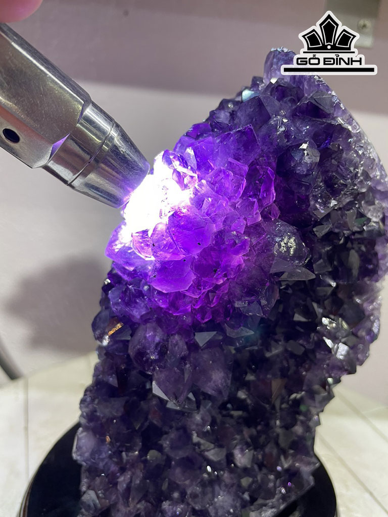Tinh Thể Đá Thạch Anh Tím Tự Nhiên Cao 26 Sâu 15 (cm) 3.4 kg Luôn đế