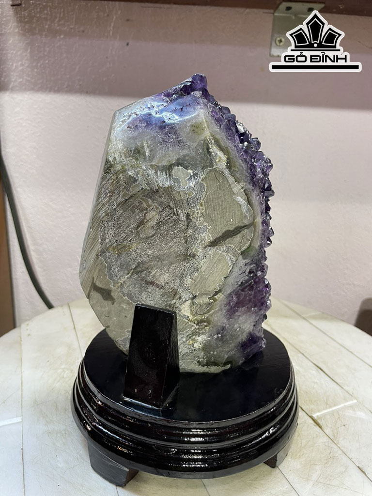 Tinh Thể Đá Thạch Anh Tím Tự Nhiên Cao 26 Sâu 15 (cm) 3.4 kg Luôn đế