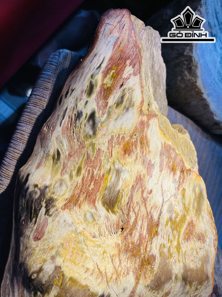 Tác Phẩm Đá Mã Não Cao 80(cm) 40kg
