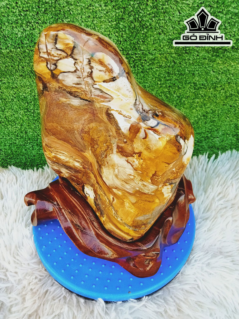 Tác Phẩm Gỗ Hóa Ngọc Cao 27 Ngang17 (cm) 6kg