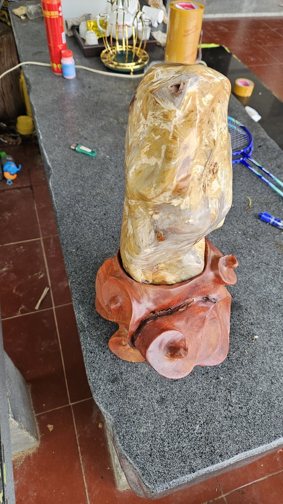 Tác Phẩm Đá Mã Não Cao 46(cm) Ngang 20(cm) 14.5kg