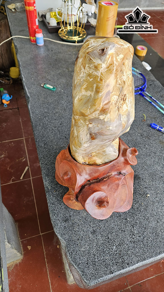 Tác Phẩm Đá Mã Não Cao 46(cm) Ngang 20(cm) 14.5kg