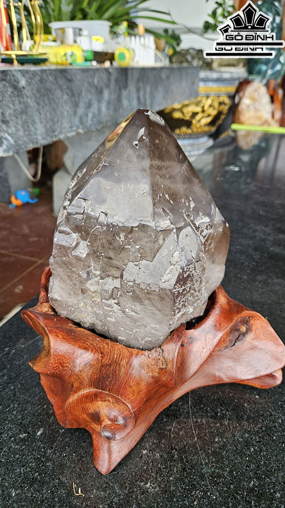 Tác Phẩm Đá Thạch Anh Khói ( Smoky Quartz ) Cao 30 Ngang 19 (cm) 8kg