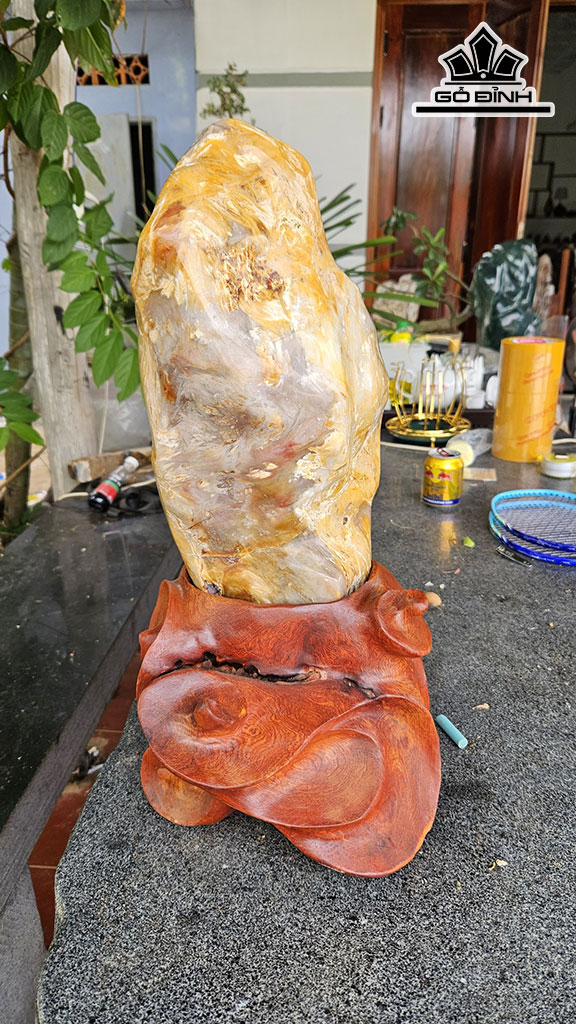 Tác Phẩm Đá Thạch Anh Khói ( Smoky Quartz ) Cao 30 Ngang 19 (cm) 8kg