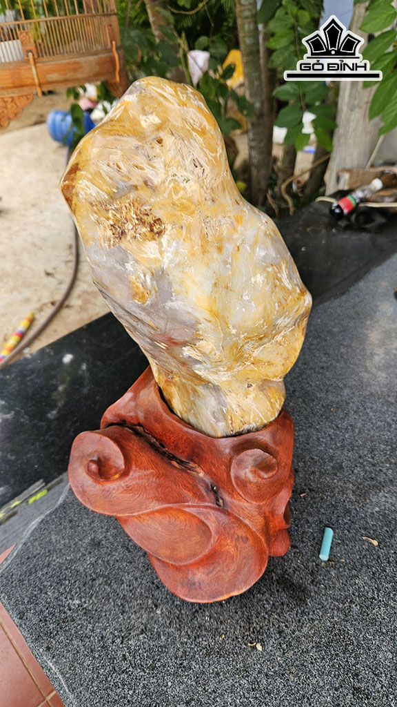 Tác Phẩm Đá Thạch Anh Khói ( Smoky Quartz ) Cao 30 Ngang 19 (cm) 8kg