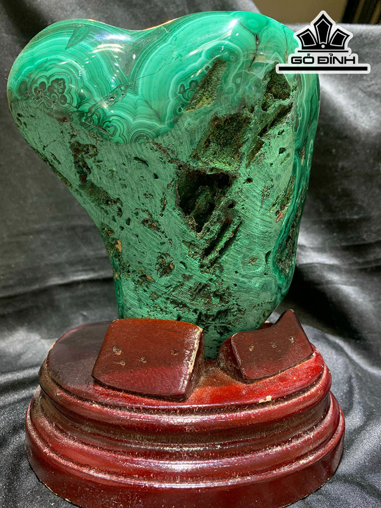 Tác Phẩm Đá Malachite Cao 17 Ngang 11.5(cm) 2,058kg