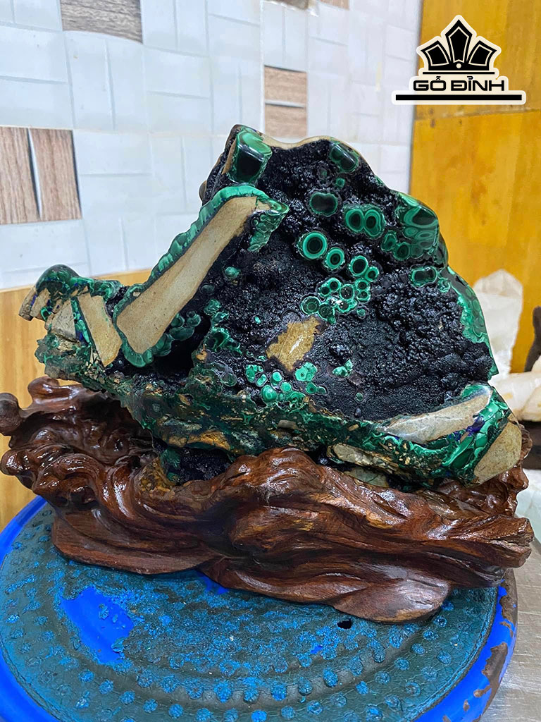 Tác Phẩm Đá Malachite Cao 22 Ngang 25(cm) 4,2kg