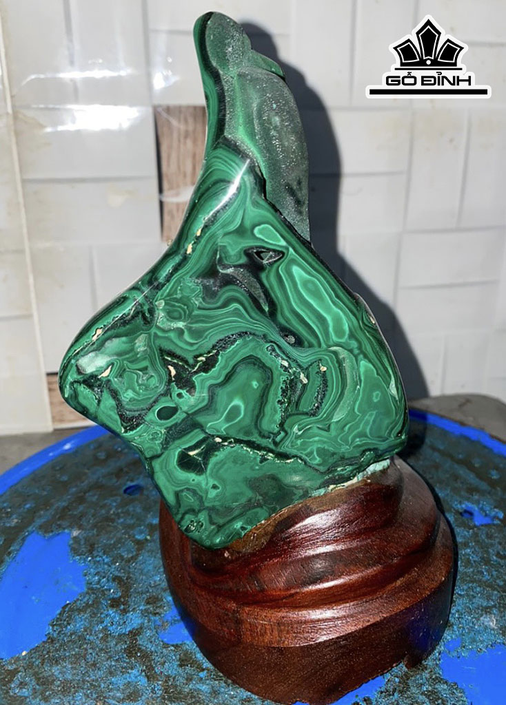 Tác Phẩm Đá Malachite Cao19(cm) 1,4kg