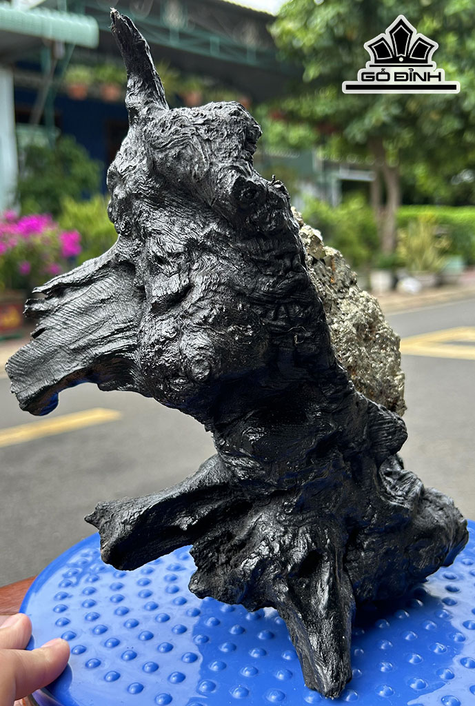 Tác Phẩm Đá Pyrite Cao 22 Ngang18(cm) 0,8kg